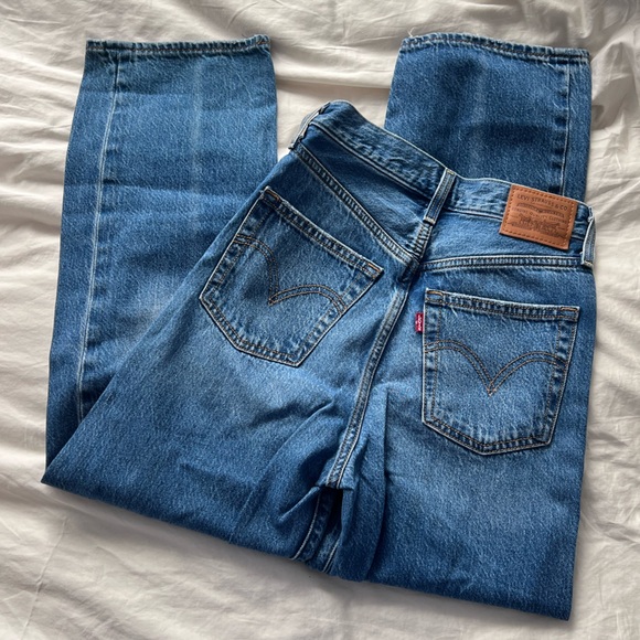 Levi’s Ribcage Straight Jean - Picture 2 of 4